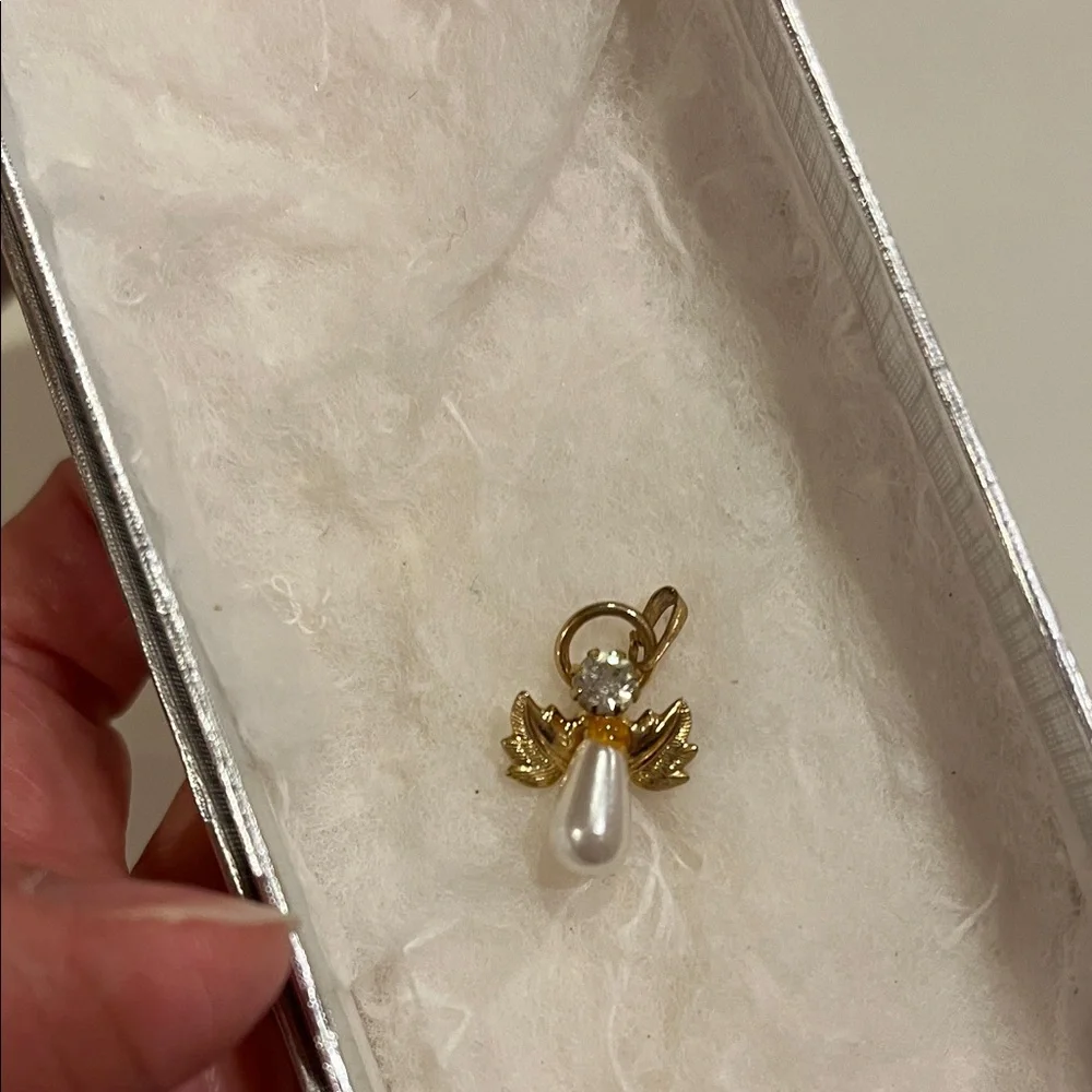 Elegant Gold and Pearl Angel Pendant